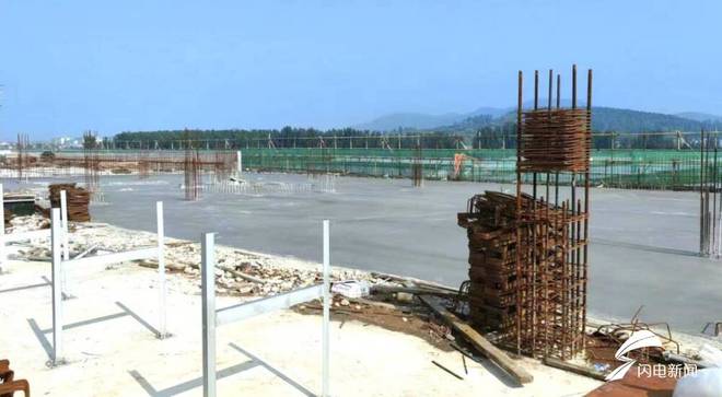 嚴(yán)把施工保障民生工程建設(shè) 蘭陵縣公益農(nóng)產(chǎn)品批發(fā)市場二期順利封頂